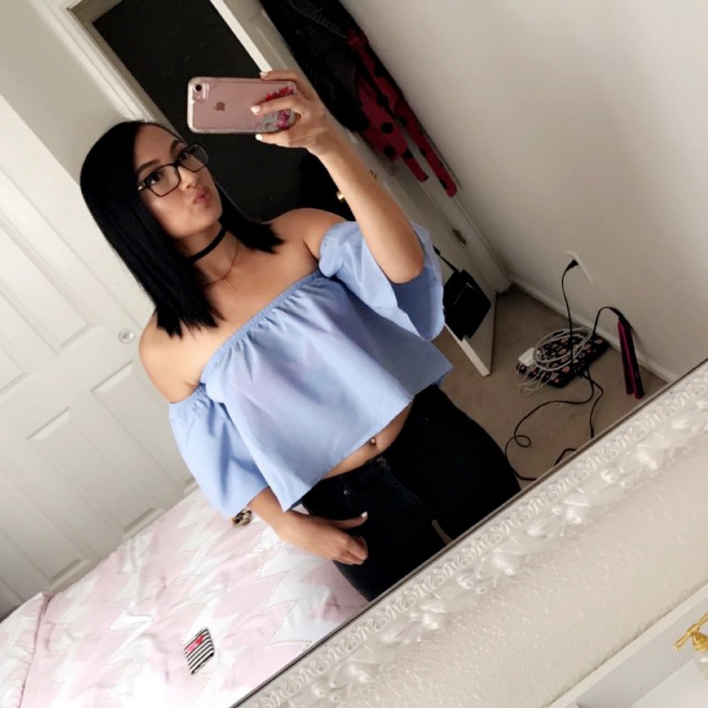 CROP TOP